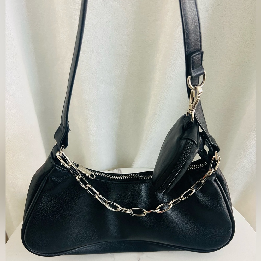 Black shoulder bag